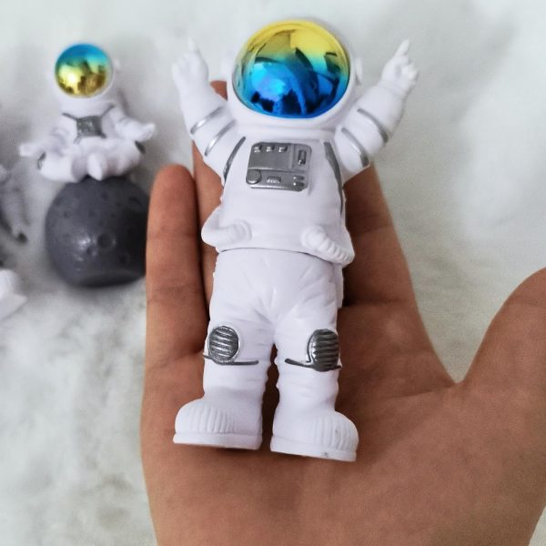 Gradient Astronaut Statues Set of 4, Spaceman Figurines Space Theme Party Nursery Home Office Decor - Image 3