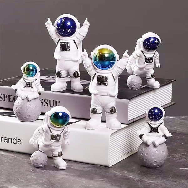 Gradient Astronaut Statues Set of 4, Spaceman Figurines Space Theme Party Nursery Home Office Decor - Image 4